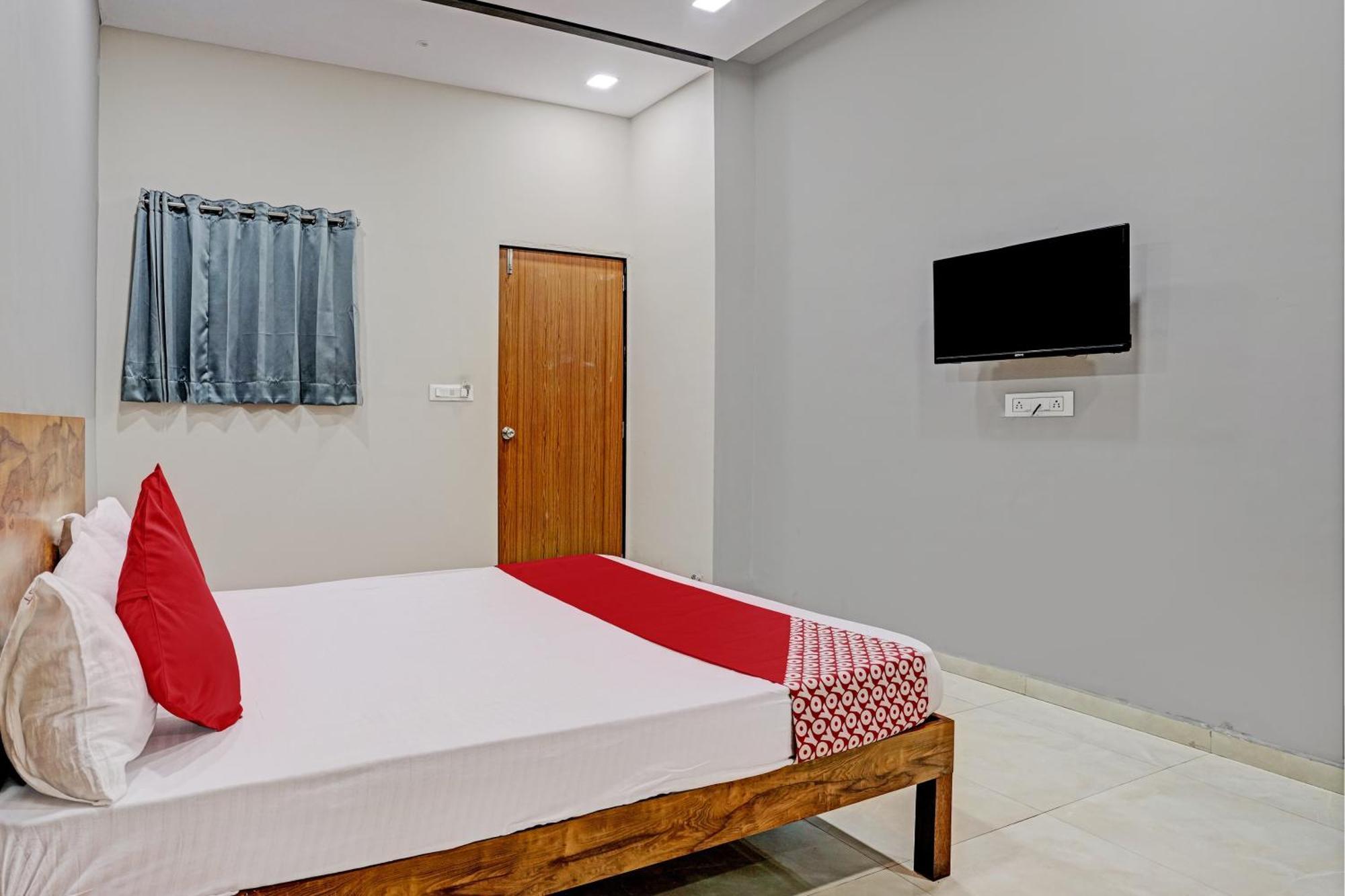 Oyo Flagship Hotel 9 Surat Ngoại thất bức ảnh