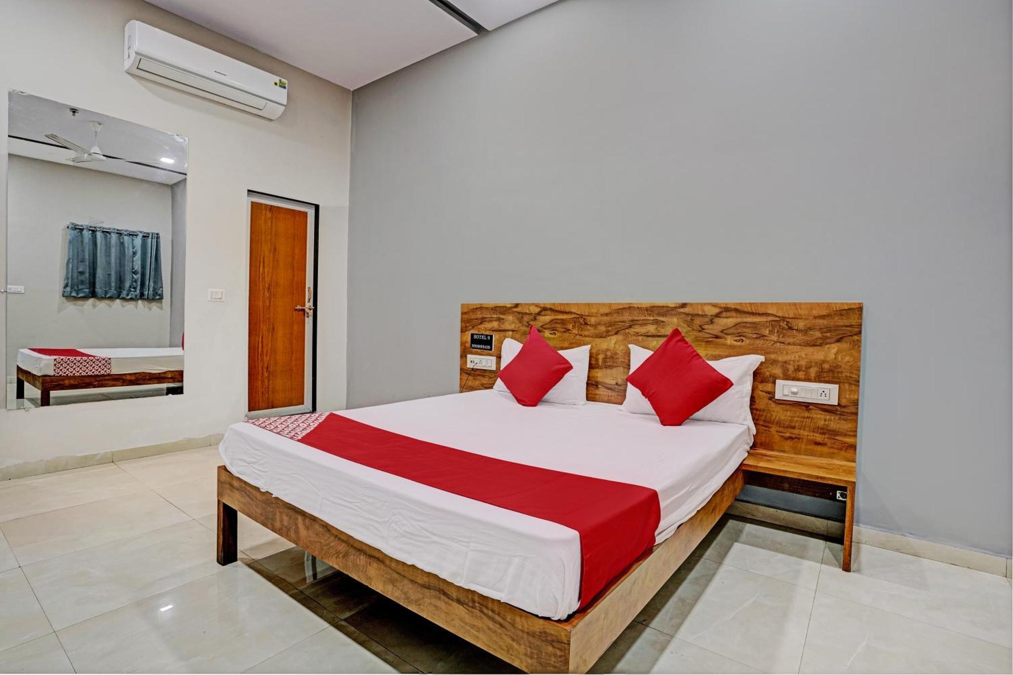 Oyo Flagship Hotel 9 Surat Ngoại thất bức ảnh