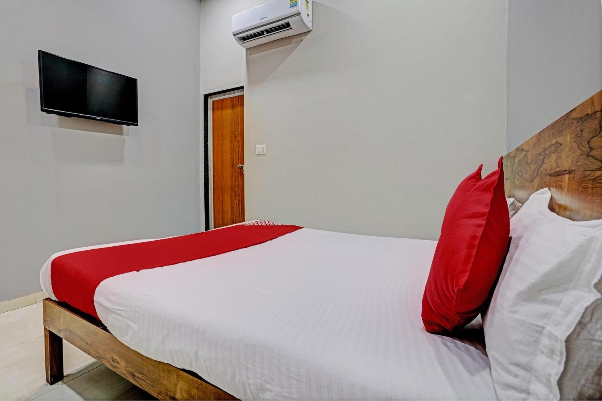 Oyo Flagship Hotel 9 Surat Ngoại thất bức ảnh