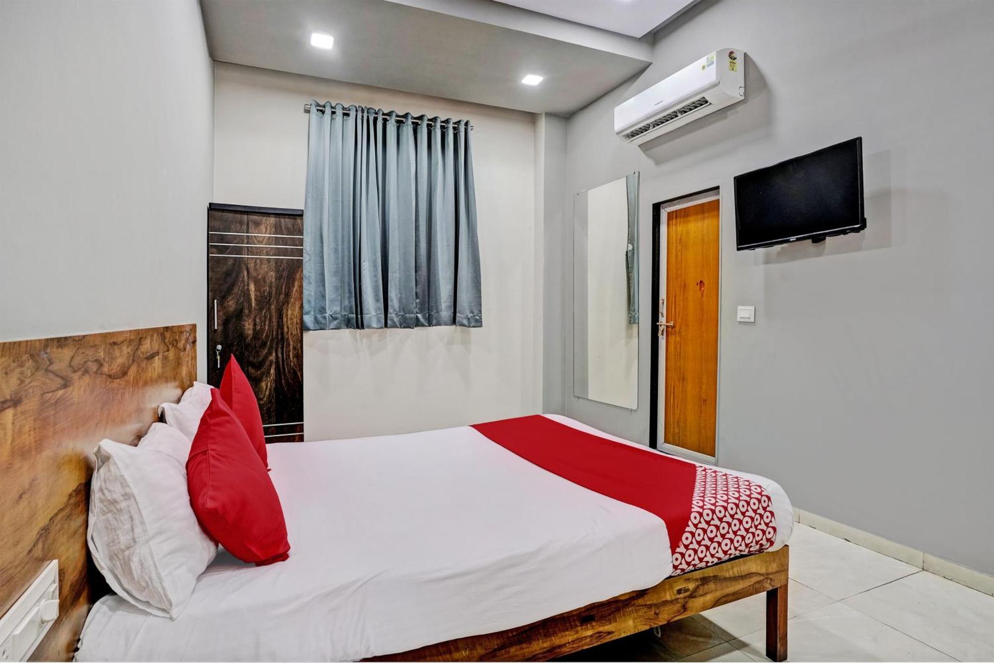 Oyo Flagship Hotel 9 Surat Ngoại thất bức ảnh